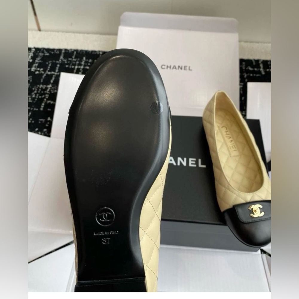 CHANEL Cream and Black Quilted Ballerina Flats 37/7 - Picture 5 of 14